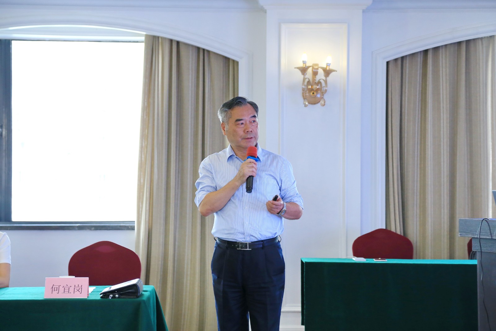 1602819038535290.jpg 何總3.JPG