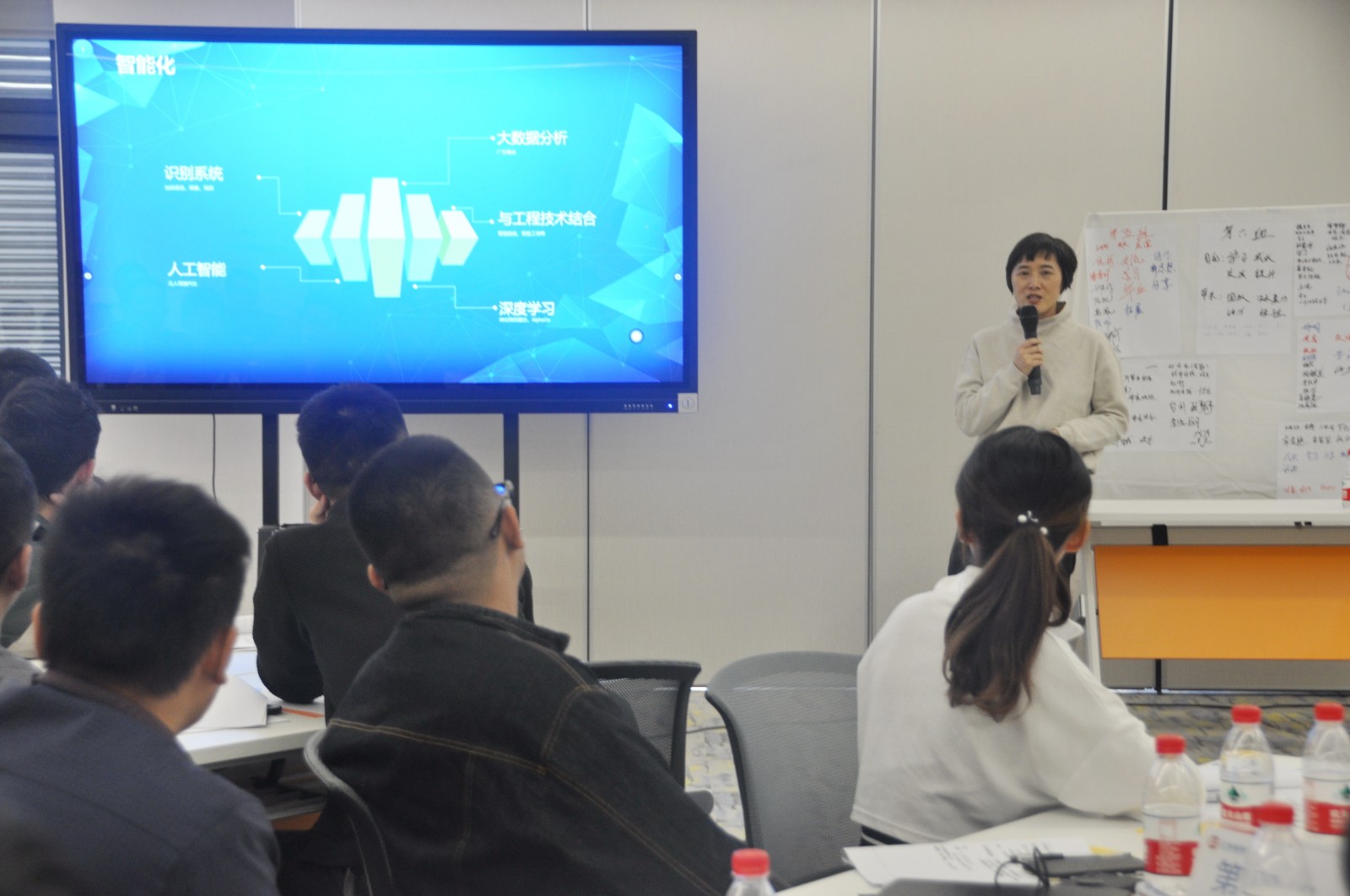 1604624063579400.jpg 主任講課.JPG