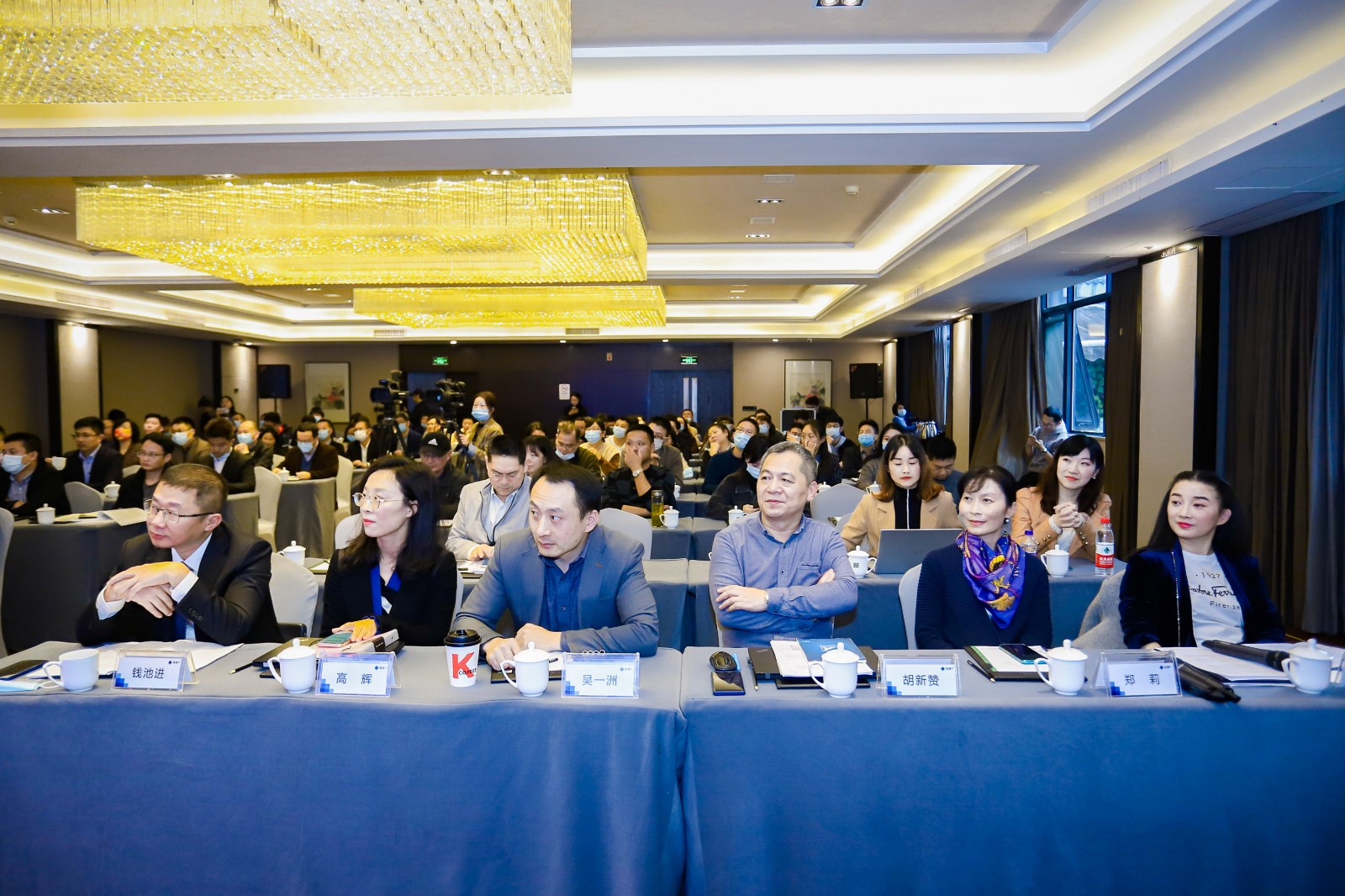 1638430345396585.jpg 203809225.jpg